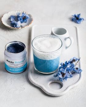 blaues Matcha Pulver