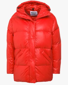 Rote Daunenjacke