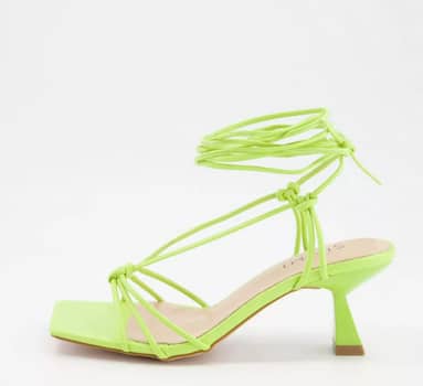 Sandalen mit Schnürung