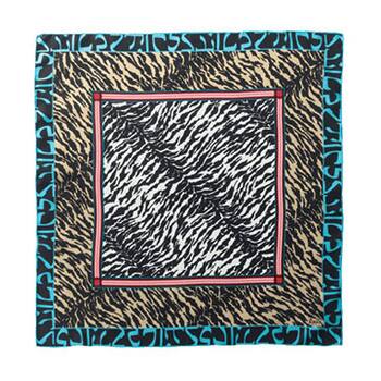 5 Arten, ein Foulard zu stylen