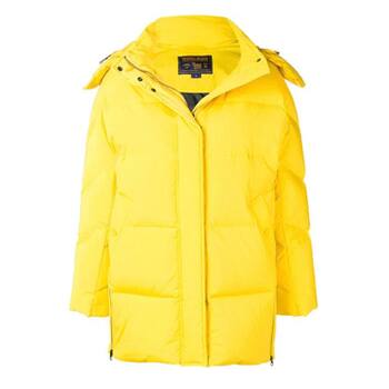 gelbe Daunenjacke